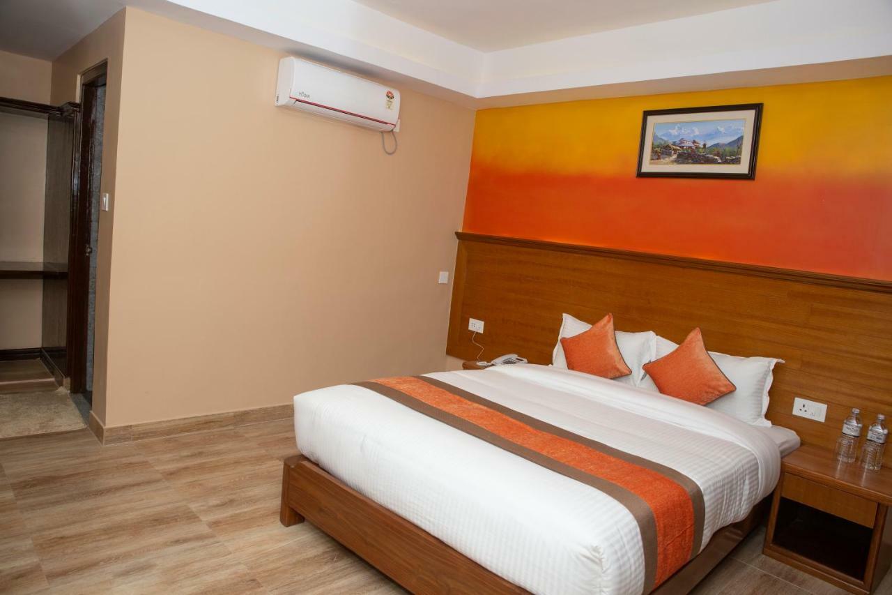 Hotel Lake Star Покхара Екстер'єр фото