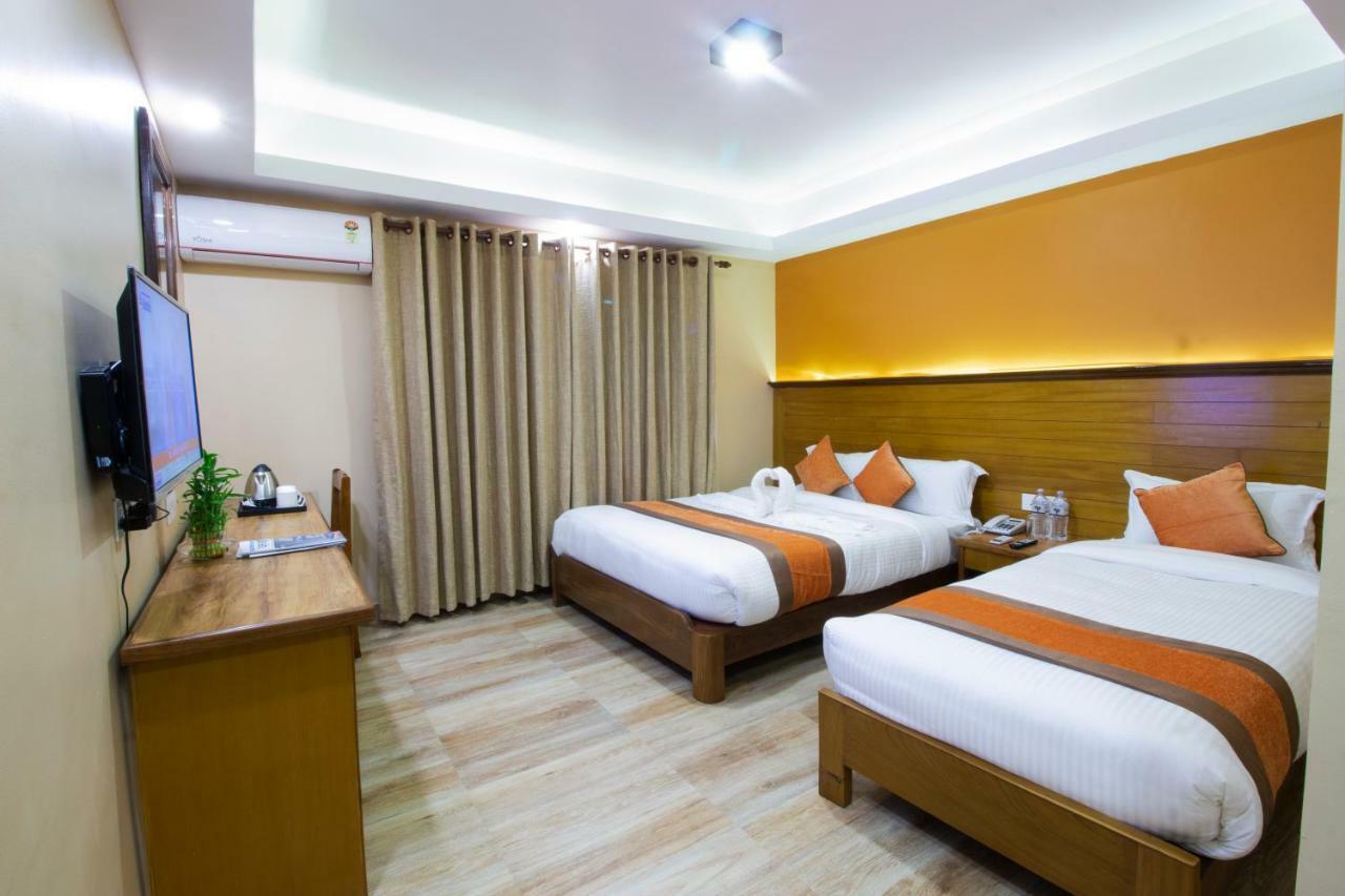 Hotel Lake Star Покхара Екстер'єр фото