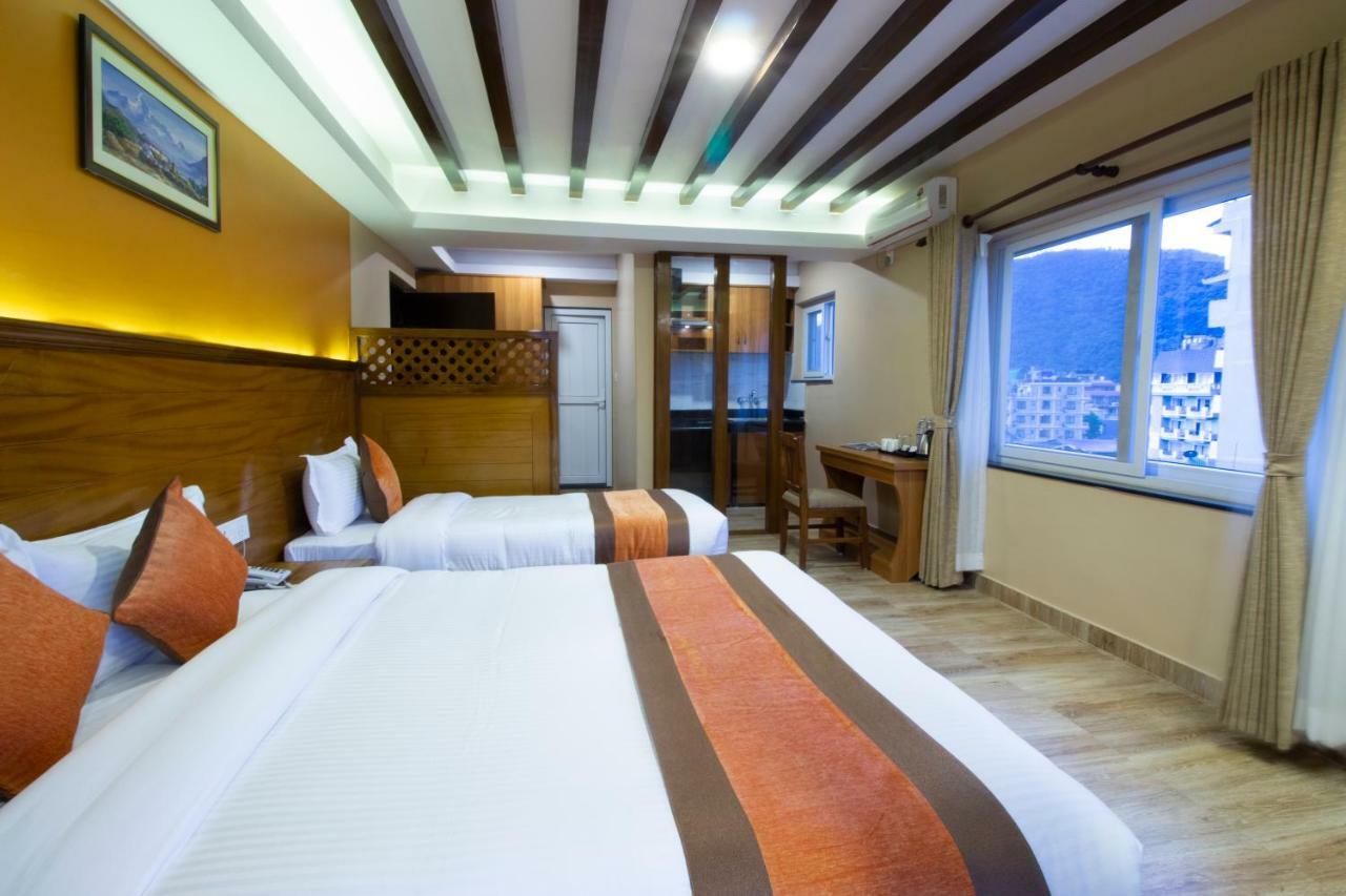 Hotel Lake Star Покхара Екстер'єр фото