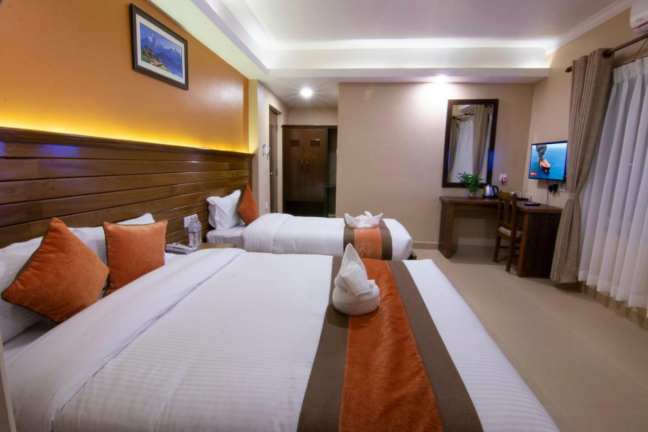 Hotel Lake Star Покхара Екстер'єр фото
