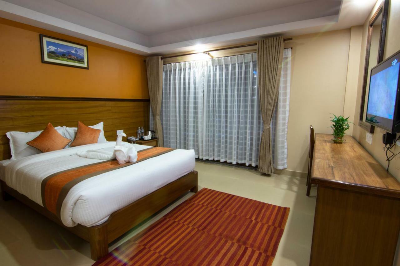 Hotel Lake Star Покхара Екстер'єр фото